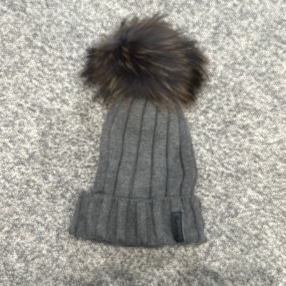 Grey knit hat with fur pompom